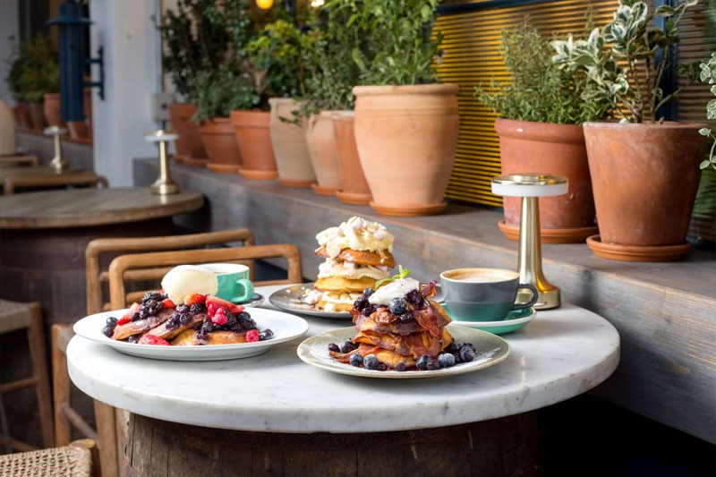 Free-Flowing Cocktails, Prosecco and Rosé Brunch for Two at Rail House Café, Victoria