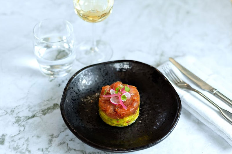 Lunch with Wine Pairing and Tour aboard the Bustronome
